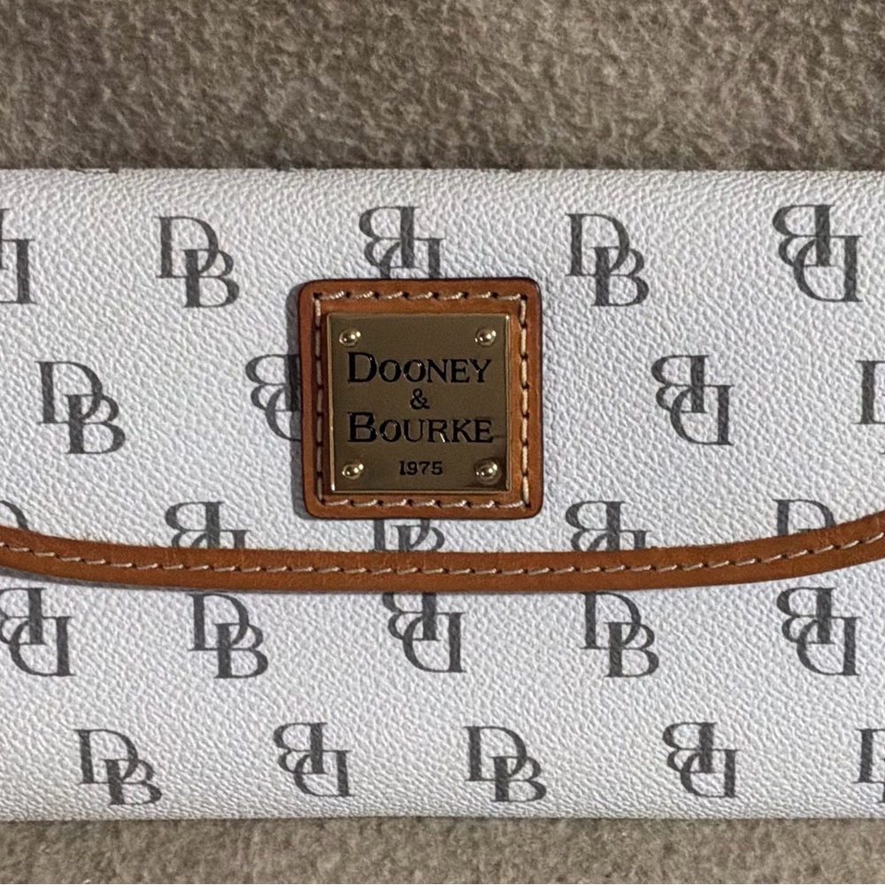 EUC Dooney & Bourke Gretta Continental Trifold Wallet, Color White & Gray DB